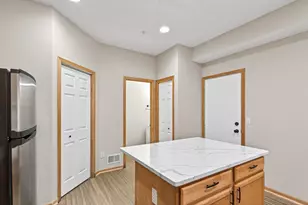 879 Braunworth Ct, Chaska, MN 55318 - Photo 12