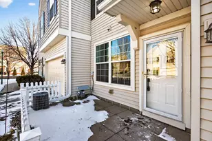 879 Braunworth Ct, Chaska, MN 55318 - Photo 6