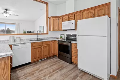 1016 W Ridge Court, New Richmond, WI 54017 - Photo 6