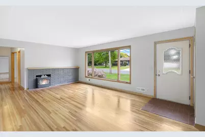 561 Bennett Drive NE, Fridley, MN 55432 - Photo 8