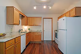 6463 Brook Ln, Savage, MN 55378 - Photo 2