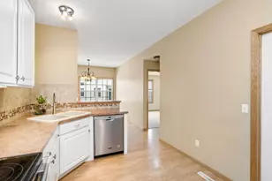 8042 Autumn Ridge Way, Chanhassen, MN 55317 - Photo 12