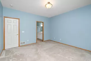 8042 Autumn Ridge Way, Chanhassen, MN 55317 - Photo 14