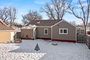 302 S Oak St, Hendricks, MN 56136 - Photo 4