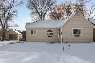 532 W Radichel St, Lake Crystal, MN 56055 - Photo 2