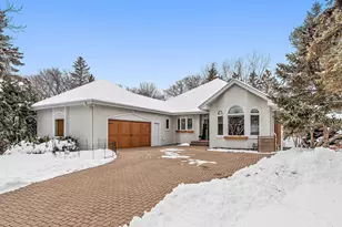 5200 Malibu Dr, Edina, MN 55436 - Photo 2