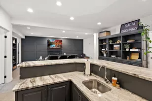 5200 Malibu Dr, Edina, MN 55436 - Photo 52