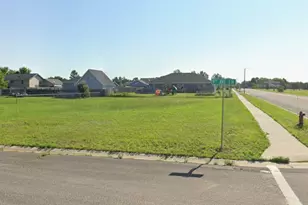 829 9th Ave SW, Perham, MN 56573 - Photo 1