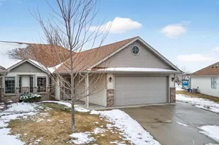 6427 Bandel Hills Ln NW, Rochester, MN 55901 - Photo 2