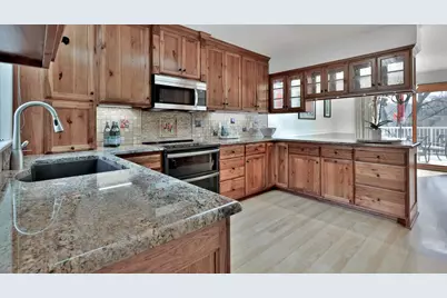 8276 Kingslee Road, Bloomington, MN 55438 - Photo 2