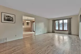 8276 Kingslee Rd, Bloomington, MN 55438 - Photo 12