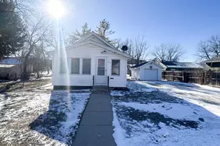 819 11th St, Worthington, MN 56187 - Photo 2