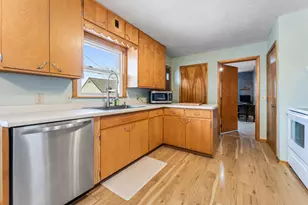 829 S Hill St, Fountain City, WI 54629 - Photo 6