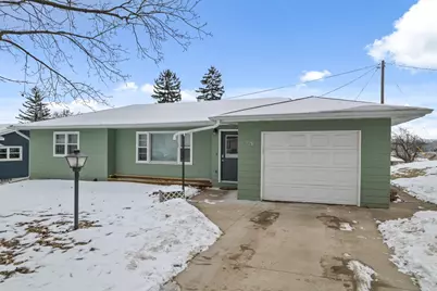 829 S Hill Street, Fountain City, WI 54629 - Photo 1