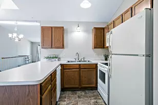 1053 Pondview Ct, Vadnais Heights, MN 55127 - Photo 8