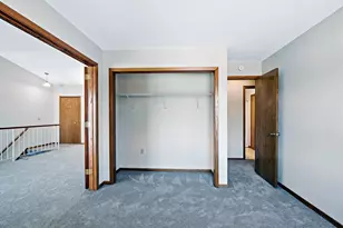 1053 Pondview Ct, Vadnais Heights, MN 55127 - Photo 12