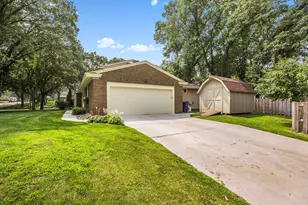 2021 Hillcrest Dr, Saint Cloud, MN 56303 - Photo 64