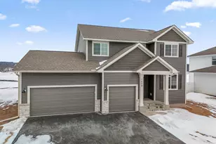 1539 Creekwood Dr, New Richmond, WI 54017 - Photo 2