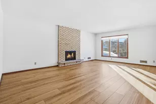 183 Windsor Ct, New Brighton, MN 55112 - Photo 2