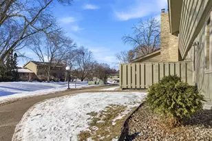 183 Windsor Ct, New Brighton, MN 55112 - Photo 32