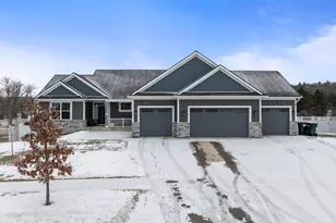 4712 Cassidy Ridge Dr NE, Rochester, MN 55906 - Photo 4