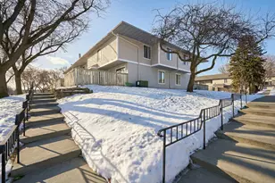 1117 Trailwood S, Hopkins, MN 55343 - Photo 2