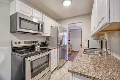 1117 Trailwood S, Hopkins, MN 55343 - Photo 4