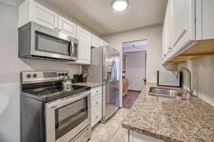 1117 Trailwood S, Hopkins, MN 55343 - Photo 4