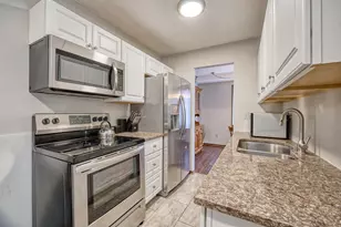 1117 Trailwood S, Hopkins, MN 55343 - Photo 8