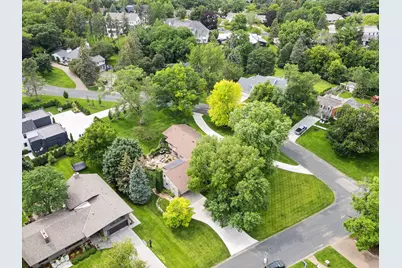 4801 Woodhill Way, Edina, MN 55424 - Photo 4