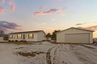 79 Blashack St, Waldorf, MN 56091 - Photo 1