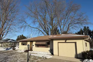 307 Richway Dr E, Albert Lea, MN 56007 - Photo 2