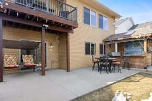 8979 Parkview Cir, Chisago City, MN 55013 - Photo 1