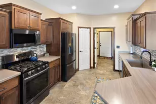 8979 Parkview Cir, Chisago City, MN 55013 - Photo 16