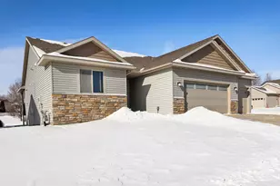 481 Manor Garden Ln NW, Rochester, MN 55901 - Photo 4