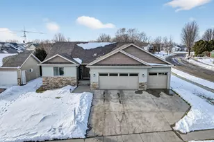 481 Manor Garden Ln NW, Rochester, MN 55901 - Photo 2