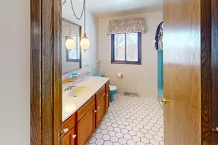 27015 Flintwood Cir, Wyoming, MN 55092 - Photo 8