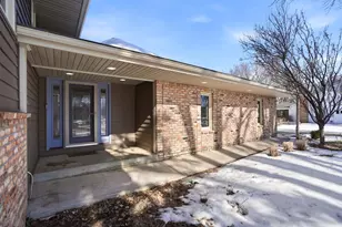 18224 23rd Ave N, Plymouth, MN 55447 - Photo 2