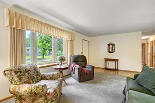 608 Grospoint Ave N, Oakdale, MN 55128 - Photo 6