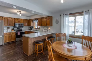 1304 Camelot Ct, Fairmont, MN 56031 - Photo 8