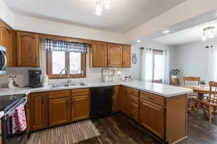 1304 Camelot Ct, Fairmont, MN 56031 - Photo 4