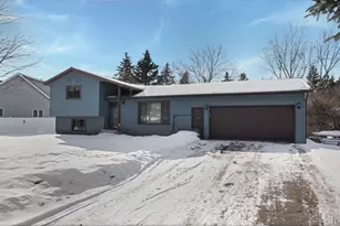 831 Cummings Ln, Saint Cloud, MN 56301 - Photo 2