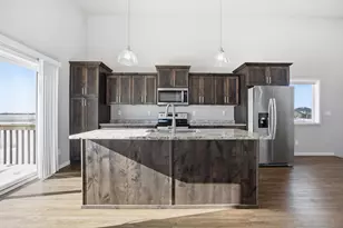 1520 75th Ave S, Fargo, ND 58104 - Photo 2