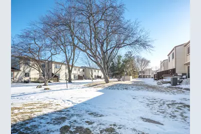 1604 Meadow Circle SE, Rochester, MN 55904 - Photo 4