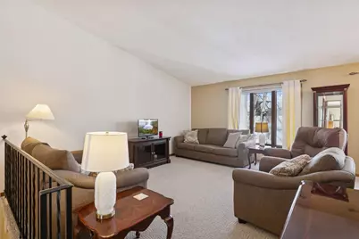 2406 County Road D W #4, Roseville, MN 55112 - Photo 4