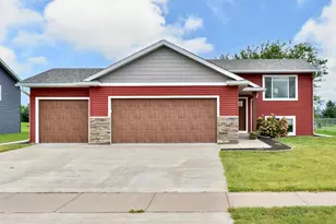 1025 Majestic St, Wabasha, MN 55981 - Photo 2