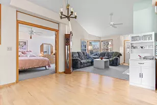 547 Old Steine Cir, New Brighton, MN 55112 - Photo 10