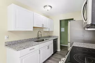 810 Old Settlers Trail, Hopkins, MN 55343 - Photo 4