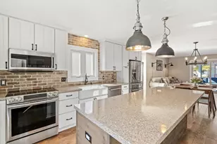 7320 Hunters Run, Eden Prairie, MN 55346 - Photo 12