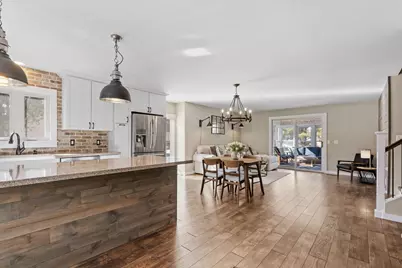 7320 Hunters Run, Eden Prairie, MN 55346 - Photo 8